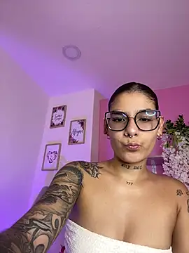 LauraRaider online show from July 11, 2026, 1:08 am