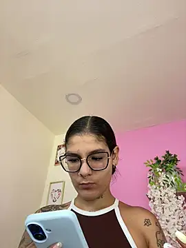 LauraRaider online show from July 16, 2026, 2:17 am