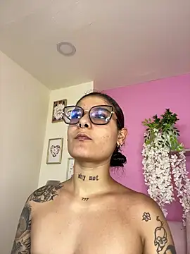 LauraRaider online show from July 17, 2026, 10:03 pm