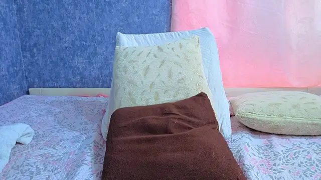 Malia fox online show from April 30, 2026, 8:57 pm
