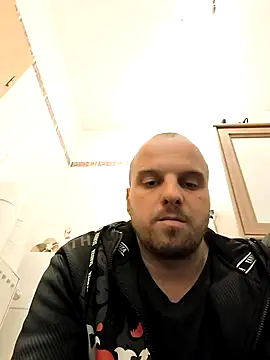 Phoenix2310 online show from February 5, 2026, 2:33 pm