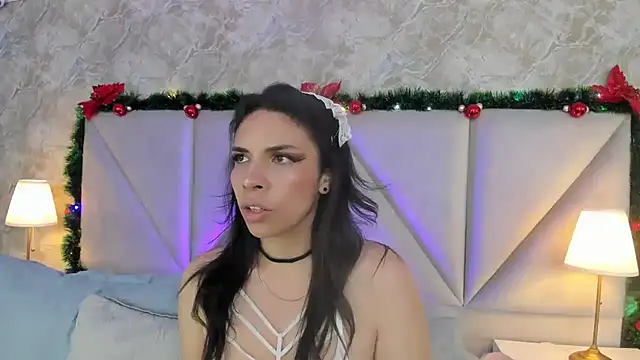 Snapshot of Viiolet_Stone chatting on December 19, 2025, 8:49 pm Viiolet Stone online show from December 19, 2025, 8:49 pm