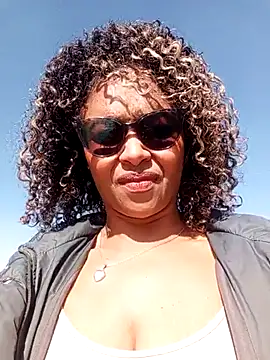 MaayaFonseca online show from December 14, 2025, 1:49 pm