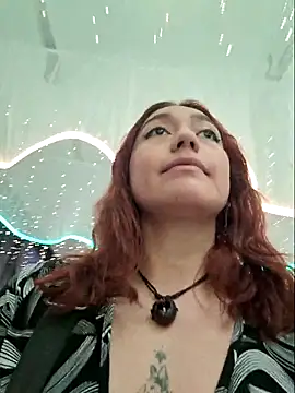 Eveeelyn25 online show from December 21, 2025, 10:50 pm