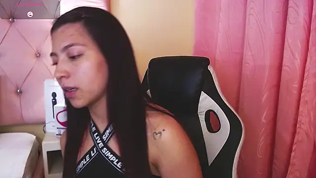 Snapshot of Hillary_Thomson chatting on December 18, 2025, 3:18 pm Hillary Thomson online show from December 18, 2025, 3:18 pm