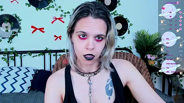 LiraBelle online show from June 12, 2026, 9:52 am