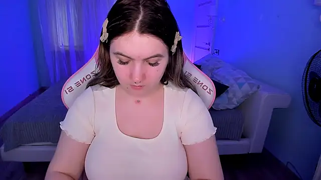 Snapshot of lovelyy_julia chatting on February 24, 2026, 8:23 am lovelyy julia online show from February 24, 2026, 8:23 am