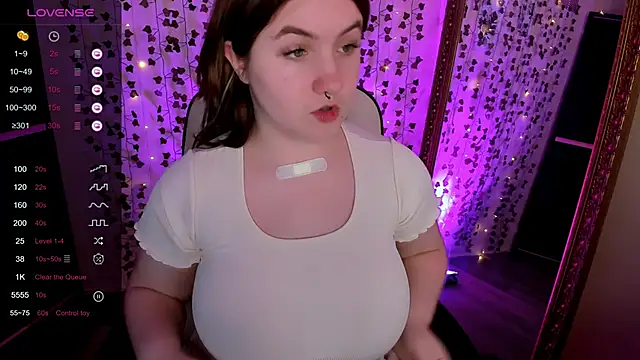 Snapshot of lovelyy_julia chatting on March 21, 2026, 8:19 am lovelyy julia online show from March 21, 2026, 8:19 am