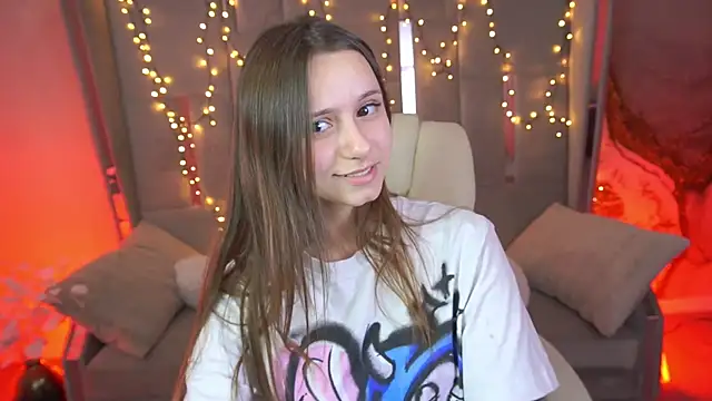 TinyNatalie online show from April 28, 2026, 12:43 pm