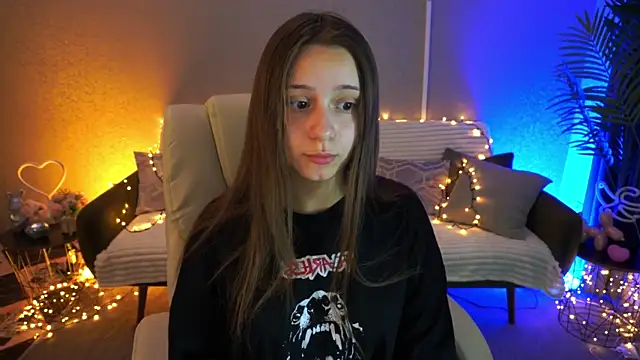 TinyNatalie online show from May 17, 2026, 8:27 pm