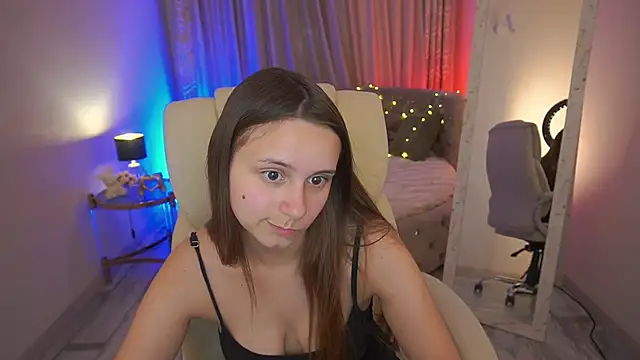 TinyNatalie online show from June 15, 2026, 8:22 pm