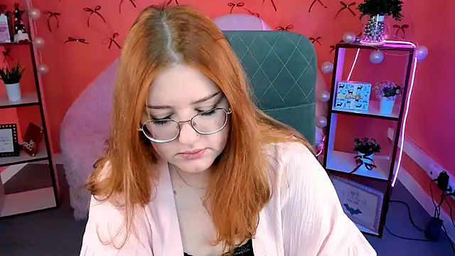 StaceyJensen online show from December 15, 2025, 9:24 am