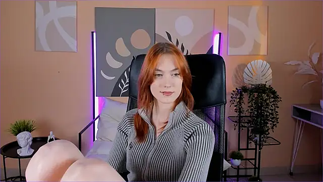 SierraHarper online show from December 13, 2025, 7:53 pm