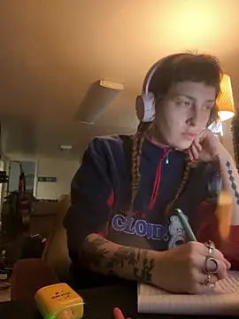 ashtrayhaterz online show from November 26, 2025, 7:48 pm