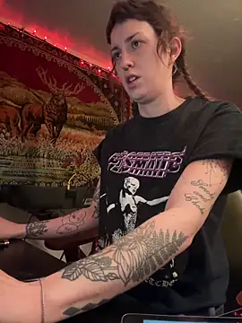 ashtrayhaterz online show from December 18, 2025, 2:39 am