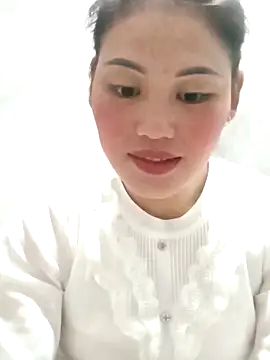 lynae-0 online show from December 3, 2025, 2:26 pm