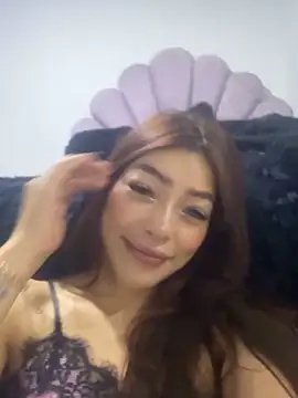 DAKOTA SAKURA online show from May 3, 2026, 1:17 pm