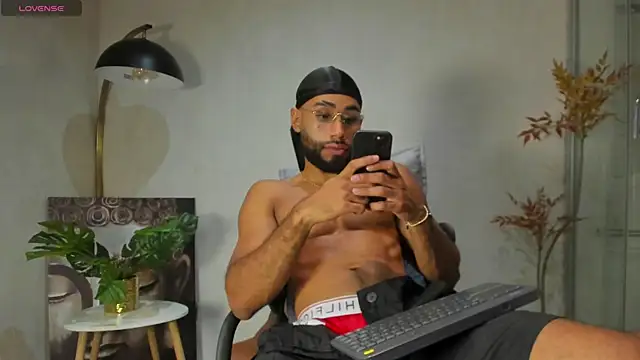 Luca Fuego online show from December 15, 2025, 5:34 am