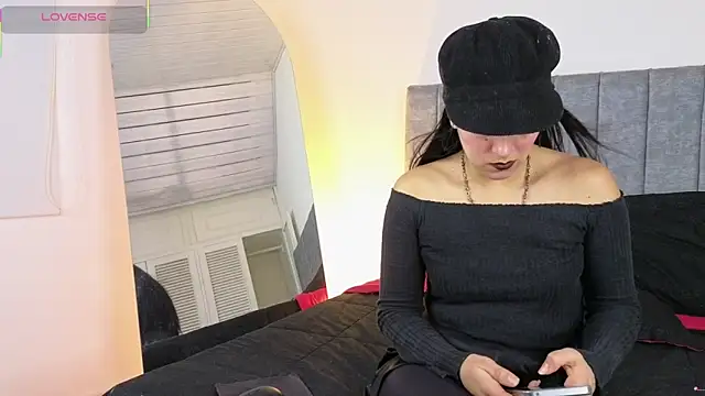 KasandraGrant online show from January 8, 2026, 8:11 pm