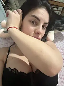 Snapshot of Magui21 chatting on April 4, 2026, 3:27 am Magui21 online show from April 4, 2026, 3:27 am