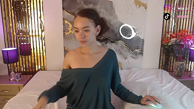 Snapshot of MiticaBrennet_ chatting on March 7, 2026, 3:31 pm MiticaBrennet online show from March 7, 2026, 3:31 pm