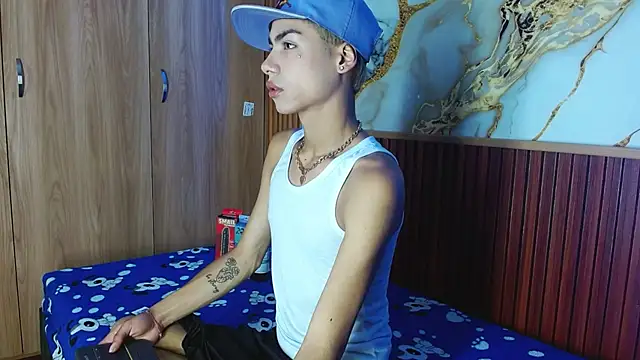 maverickhotson303av online show from December 15, 2025, 11:09 pm