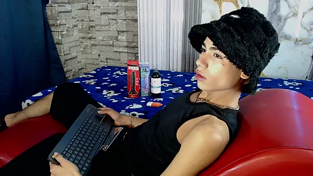 maverickhotson303av online show from December 21, 2025, 3:46 am