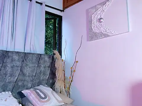 Snapshot of MiaBlumm_ chatting on December 20, 2025, 11:28 am MiaBlumm online show from December 20, 2025, 11:28 am