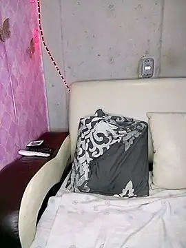 KiaracCastilo online show from December 4, 2025, 4:33 am