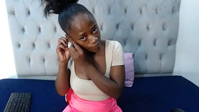 SexyAdelexx online show from February 4, 2026, 7:36 am