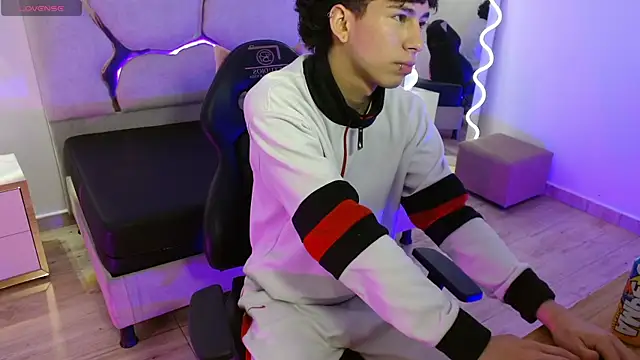 kaelwolf tay online show from November 29, 2025, 7:39 pm