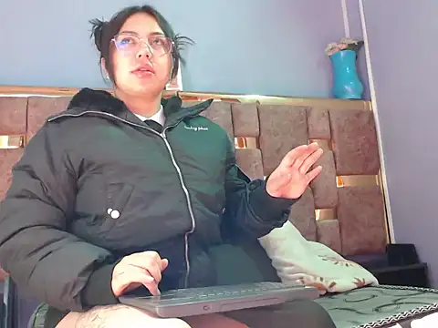 Snapshot of SHIZUKA_WET chatting on December 16, 2025, 3:44 am SHIZUKA WET online show from December 16, 2025, 3:44 am