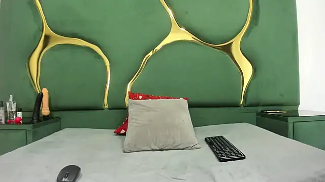 RoxanneBloom online show from March 14, 2026, 4:07 am