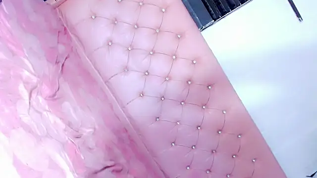 laura dolll online show from February 5, 2026, 12:37 am