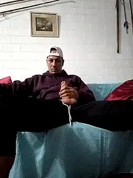 Pirulaibe23 online show from June 21, 2026, 4:37 am