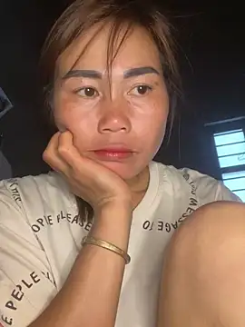 meganmeo online show from March 18, 2026, 5:32 am