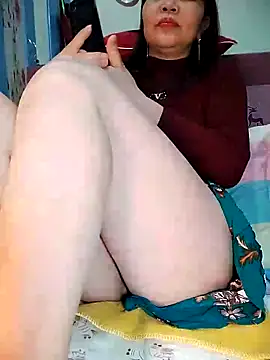 Snapshot of LisantLy chatting on December 17, 2025, 9:54 pm LisantLy online show from December 17, 2025, 9:54 pm