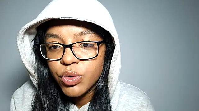 Snapshot of xoeewinters chatting on December 5, 2025, 12:47 pm xoeewinters online show from December 5, 2025, 12:47 pm