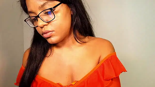 Snapshot of xoeewinters chatting on December 19, 2025, 4:08 am xoeewinters online show from December 19, 2025, 4:08 am