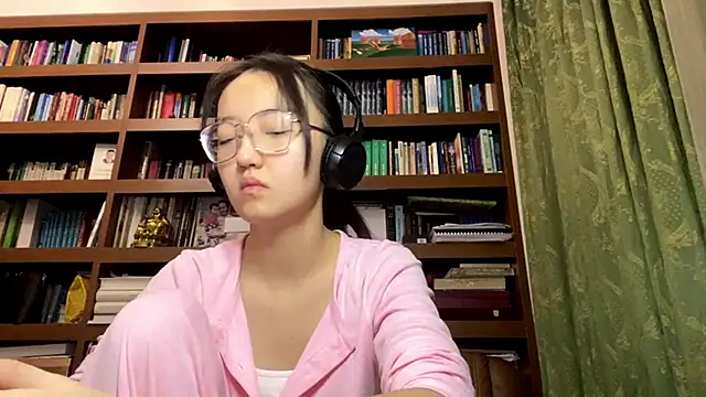 LinaClous online show from January 18, 2026, 4:11 pm