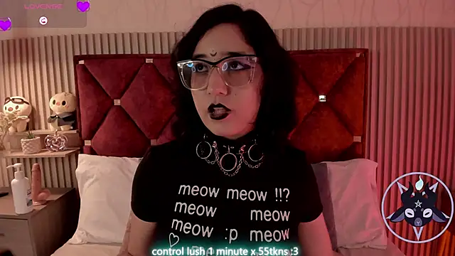 Kiri Velvet online show from May 27, 2026, 8:17 pm