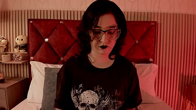 Kiri Velvet online show from May 29, 2026, 8:51 pm