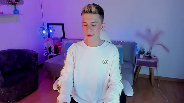 Juaan Diick online show from February 12, 2026, 7:42 pm