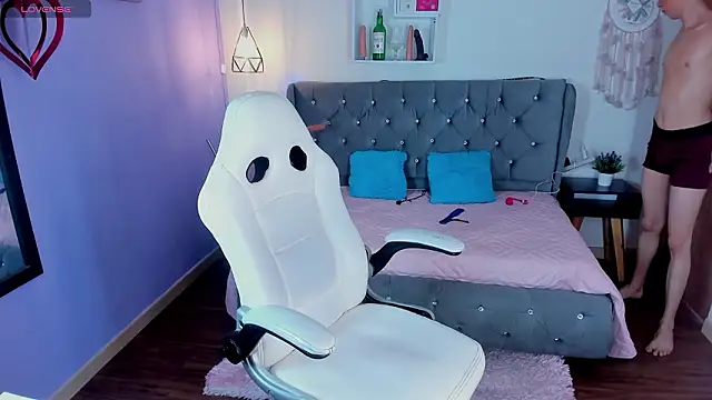 Juaan Diick online show from February 26, 2026, 5:23 pm