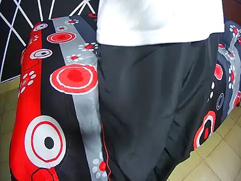 Snapshot of HouseOfHeat chatting on November 24, 2025, 1:33 pm HouseOfHeat online show from November 24, 2025, 1:33 pm