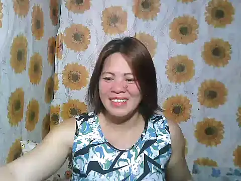 Smilinglovely online show from March 3, 2026, 6:52 am