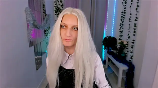 ViktoriaClark online show from December 19, 2025, 10:55 am