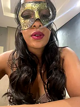 Snapshot of LunnaMaska chatting on December 21, 2025, 4:08 am LunnaMaska online show from December 21, 2025, 4:08 am