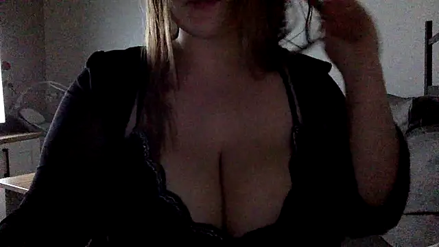 Blue-Coxy online show from December 15, 2025, 10:03 pm