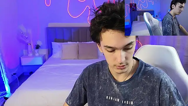 Snapshot of MoonlinSkinn chatting on February 14, 2026, 1:02 am MoonlinSkinn online show from February 14, 2026, 1:02 am